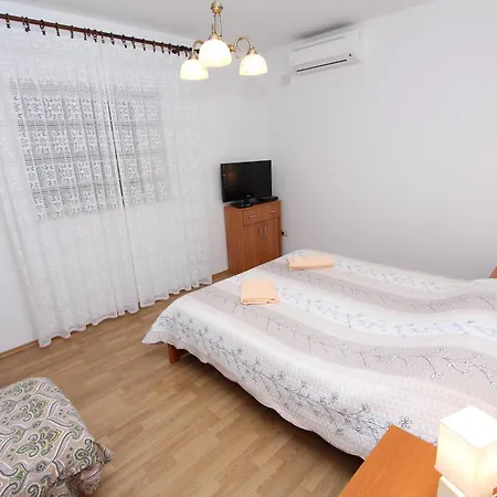 Apartment Robi *